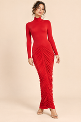 Rotes gerafftes Maxikleid mit langen Ärmeln