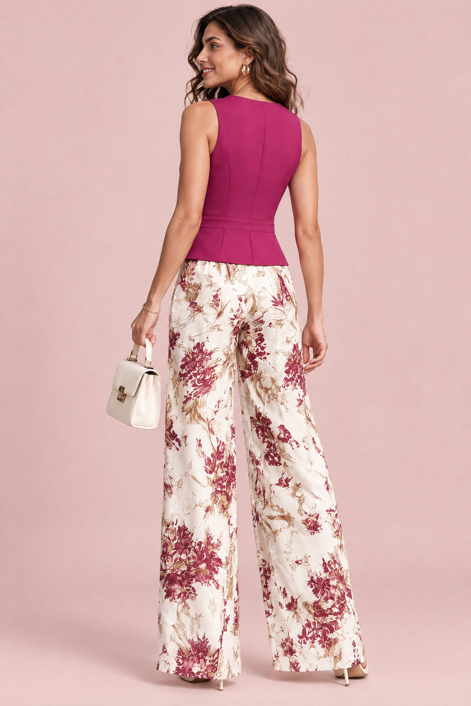 Ensemble gilet tailleur fuchsia et pantalon fleuri | Vue de dos | Lounelle Paris