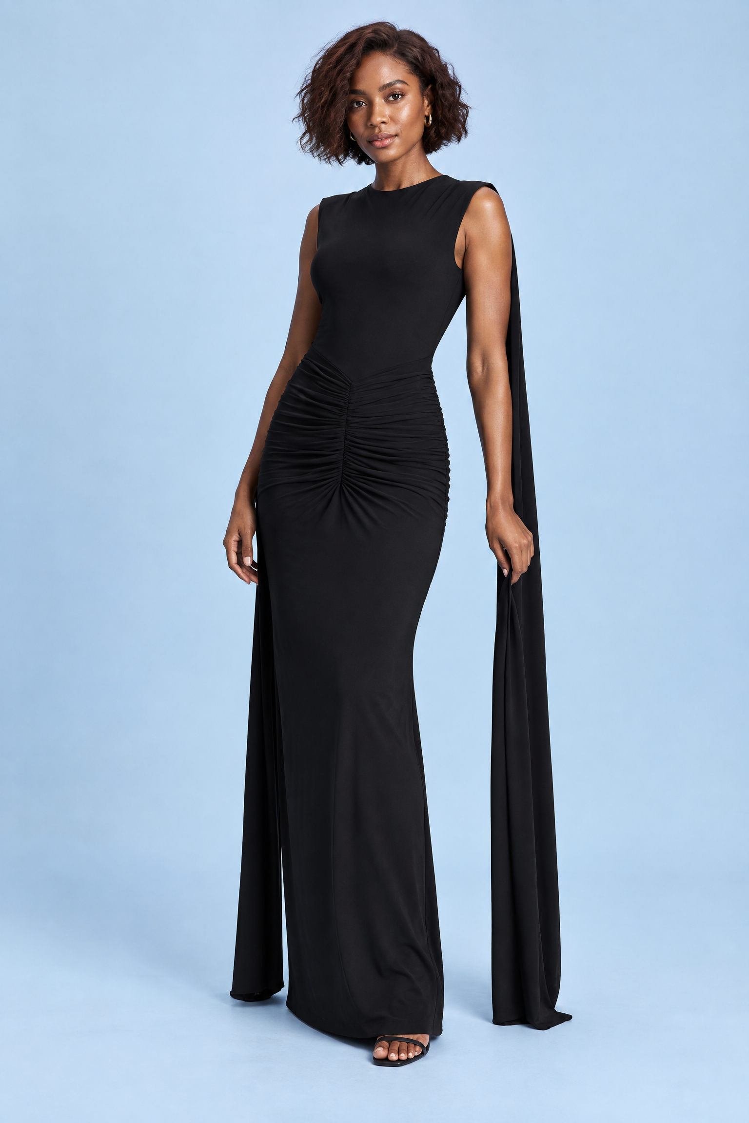 Robe longue noire à col bateau, manches cape et dos nu | Vue de face | Lounelle Paris