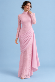Robe longue moulante en dentelle rose à col montant et jupe drapée | Vue de face | Lounelle Paris
