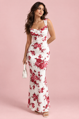 Langes weißes Blumenkleid mit eckigem Ausschnitt