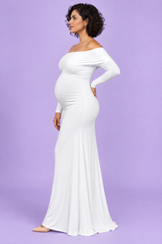 Robe longue de grossesse blanche en résille froncée à col Bardot | Porté sur une silhouette plus ronde | Lounelle Paris