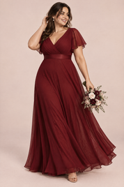 Robe longue plissée bordeaux à col V | Porté sur une silhouette plus ronde | Lounelle Paris