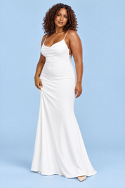 Robe longue blanche dos nu à col bénitier | Porté sur une silhouette plus ronde | Lounelle Paris