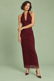 Robe longue en dentelle bordeaux à encolure asymétrique et détail au col | Vue de face | Lounelle Paris