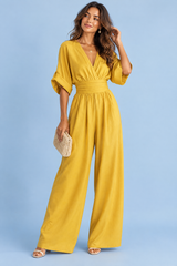 Gelber Jumpsuit mit V-Ausschnitt und weitem Bein