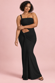 Robe longue noire asymétrique à jupe portefeuille | Porté sur une silhouette plus ronde | Lounelle Paris