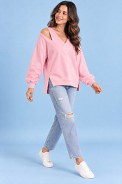 Top rose à épaules dénudées et col V | Vue en mouvement | Lounelle Paris