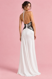 Robe longue blanche à encolure américaine et empiècement en dentelle | Vue de dos | Lounelle Paris