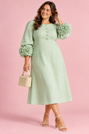 Robe midi vert menthe coupe trapèze à manches bouffantes | Porté sur une silhouette plus ronde | Lounelle Paris
