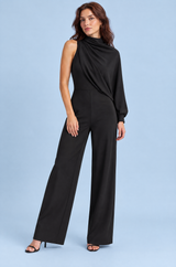 Hochgeschlossener Jumpsuit in Schwarz mit einem langen Ärmel