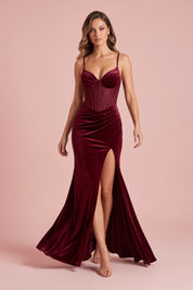 Robe longue bordeaux façon corset, froncée et fendue | Vue en mouvement | Lounelle Paris