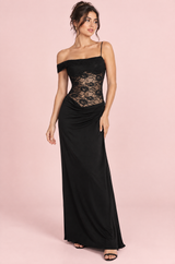Schwarzes Maxikleid mit Spitzeneinsätzen