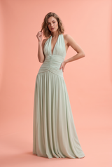 Hellgrünes Maxikleid mit tiefem V-Ausschnitt, Neckholder und Raffdetails