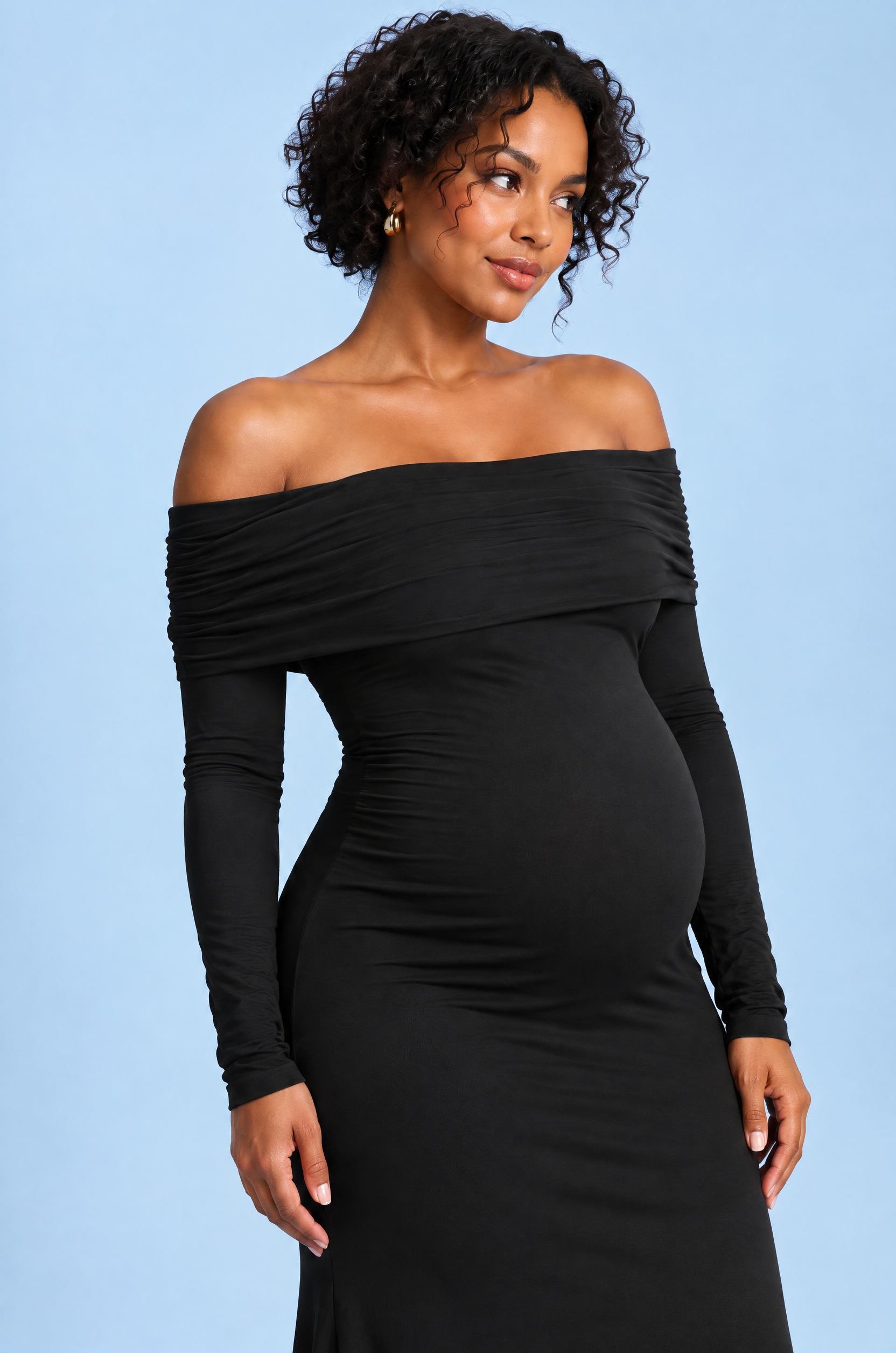 Robe longue de grossesse noire en résille froncée à col Bardot | Vue rapprochée | Lounelle Paris