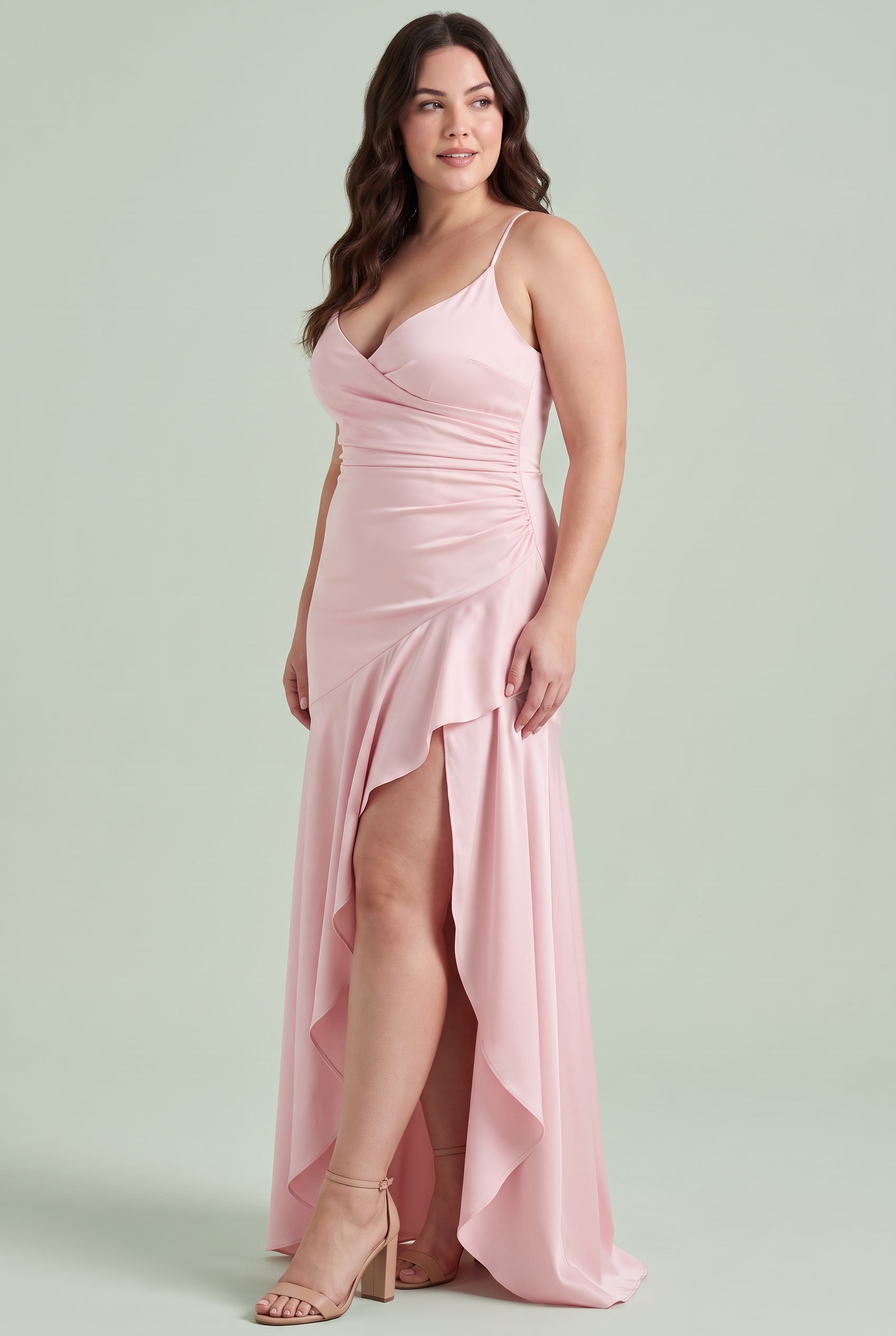 Robe asymétrique rose à col bénitier | Porté sur une silhouette plus ronde | Lounelle Paris
