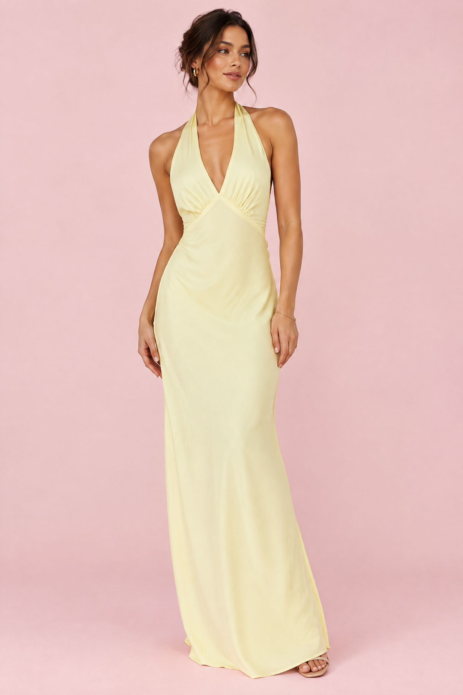 Robe longue jaune pâle à encolure dos nu et fronces | Vue de face | Lounelle Paris
