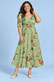 Robe longue verte à col V | Porté sur une silhouette plus ronde | Lounelle Paris