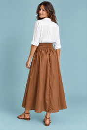 Ensemble chemise et jupe longue marron à taille nouée | Vue de dos | Lounelle Paris
