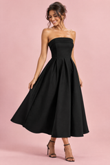 Schwarzes Bandeau-Midikleid mit ausgestelltem Rock