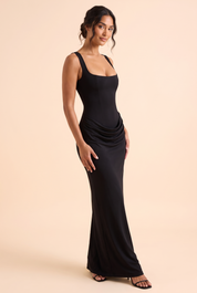 Robe longue noire froncée à encolure carrée | Vue de face | Lounelle Paris