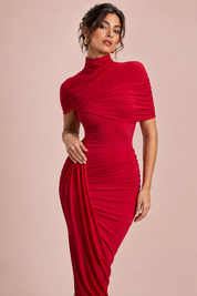 Robe midi asymétrique rouge à cape torsadée | Vue rapprochée | Lounelle Paris