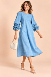 Robe midi bleu clair à manches ornées de rosettes | Vue en mouvement | Lounelle Paris