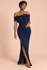 Marineblaues Maxikleid mit Bardot-Ausschnitt, Schleife und hohem Schlitz