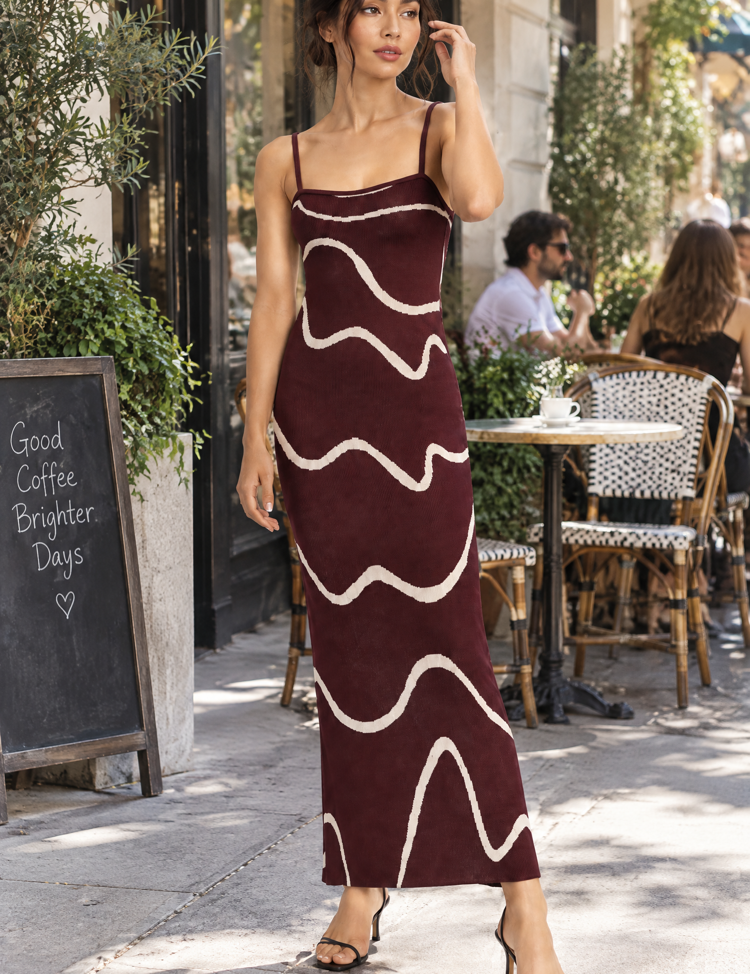 Robe longue rayée dos nu bordeaux | Photo lifestyle | Lounelle Paris