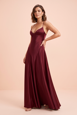 Satin-Maxikleid mit V-Ausschnitt in Burgunderrot