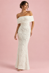 Weißes Spitzen-Maxikleid mit Bardot-Ausschnitt