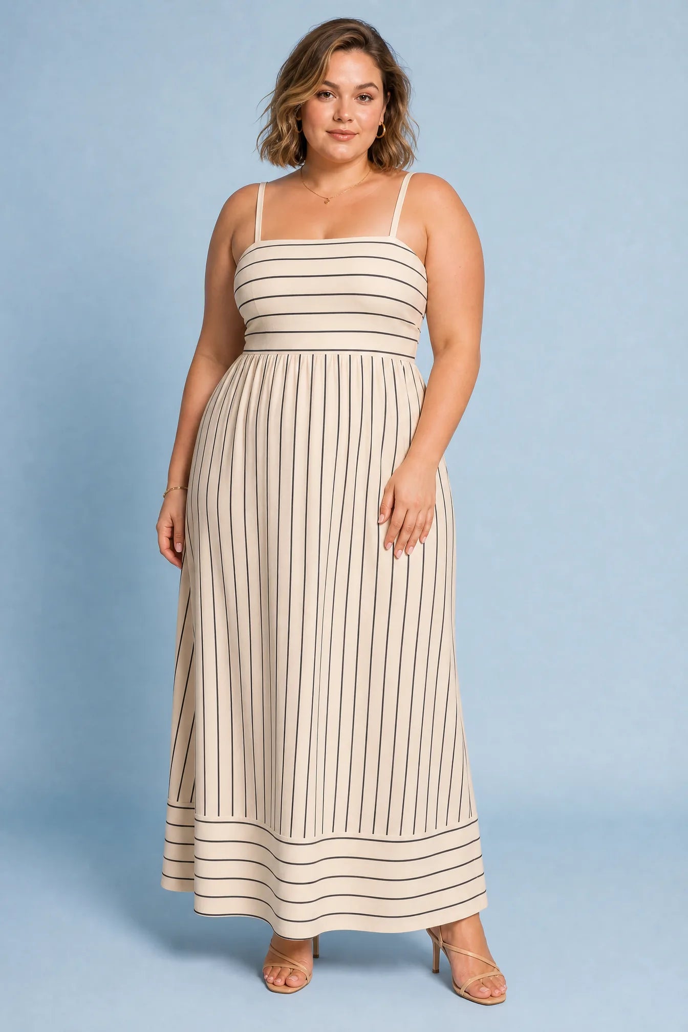 Robe longue beige rayée dos nu | Porté sur une silhouette plus ronde | Lounelle Paris