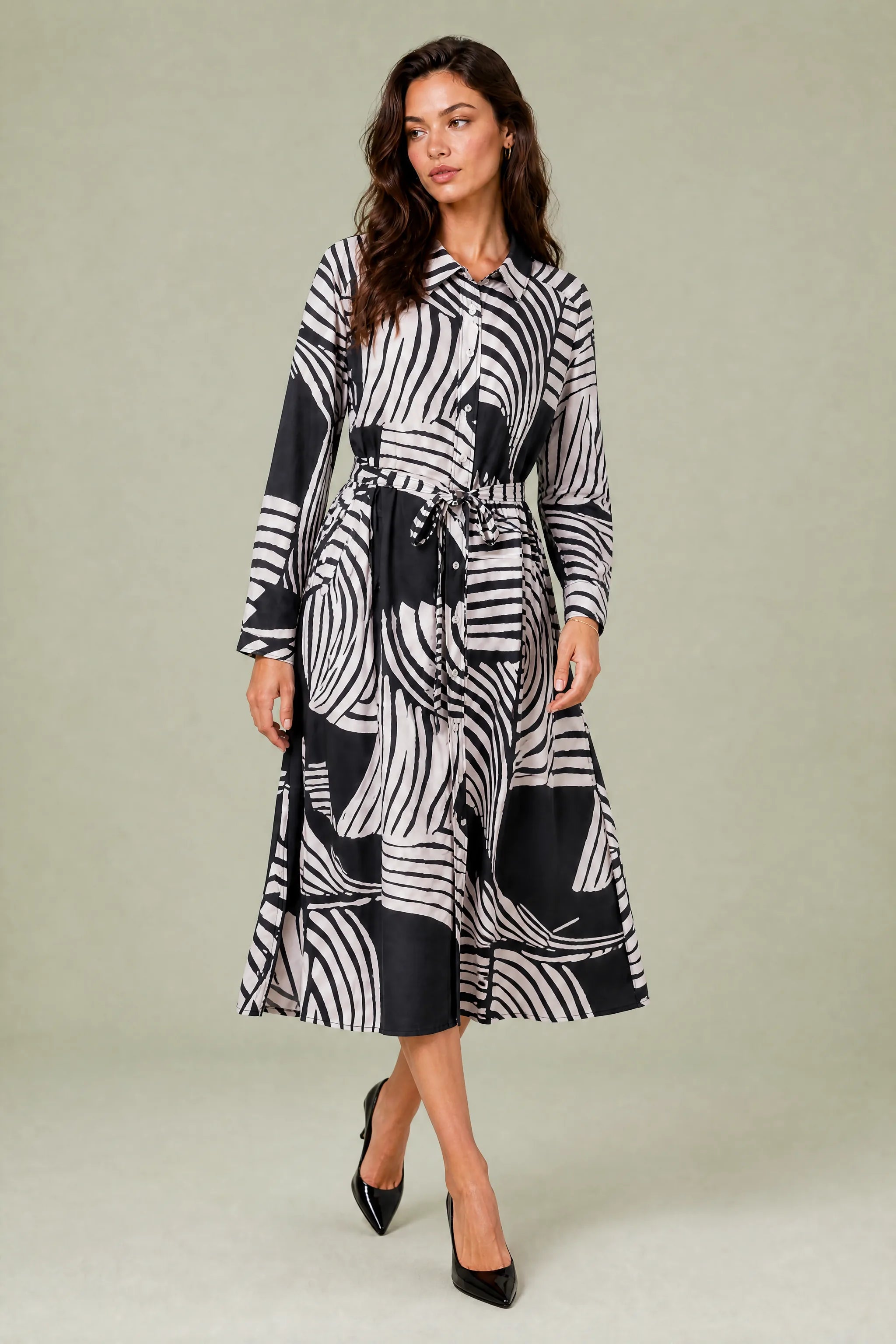 Robe longue imprimée col chemise | Vue en mouvement | Lounelle Paris