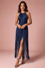 Langes Halterkleid mit Fransen