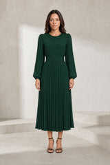 Robe longue plissée à manches bouffantes
