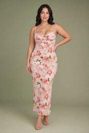 Robe longue rose imprimée dos nu | Porté sur une silhouette plus ronde | Lounelle Paris