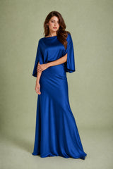 Langes Satin-Kleid mit Bootsausschnitt