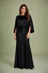 Langes Satin-Kleid mit Bootsausschnitt