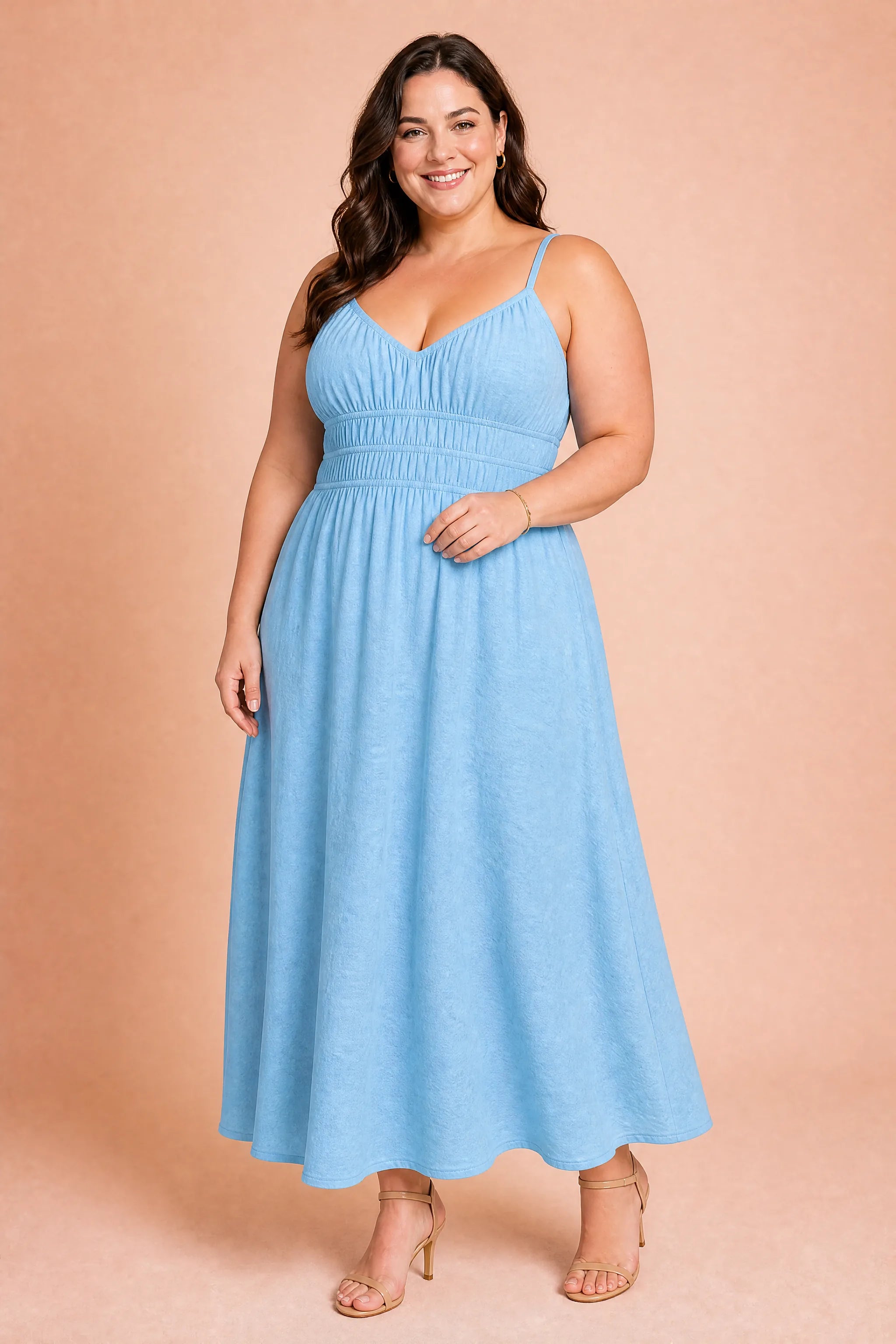 Robe longue smockée dos nu | Porté sur une silhouette plus ronde | Lounelle Paris
