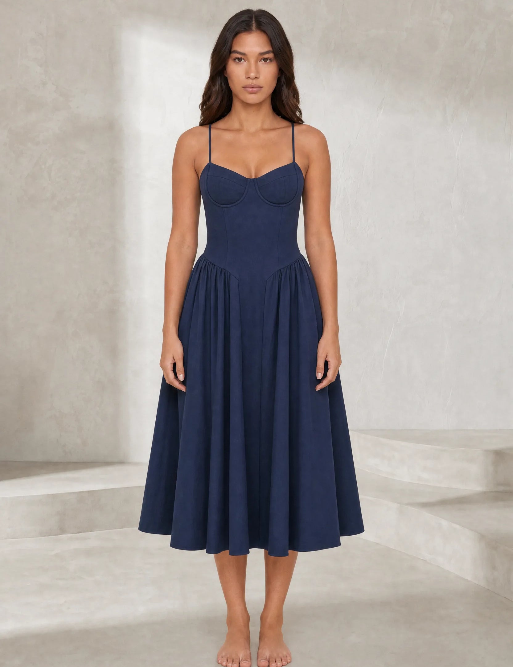 Robe midi à fines bretelles encolure droite | Lounelle Paris