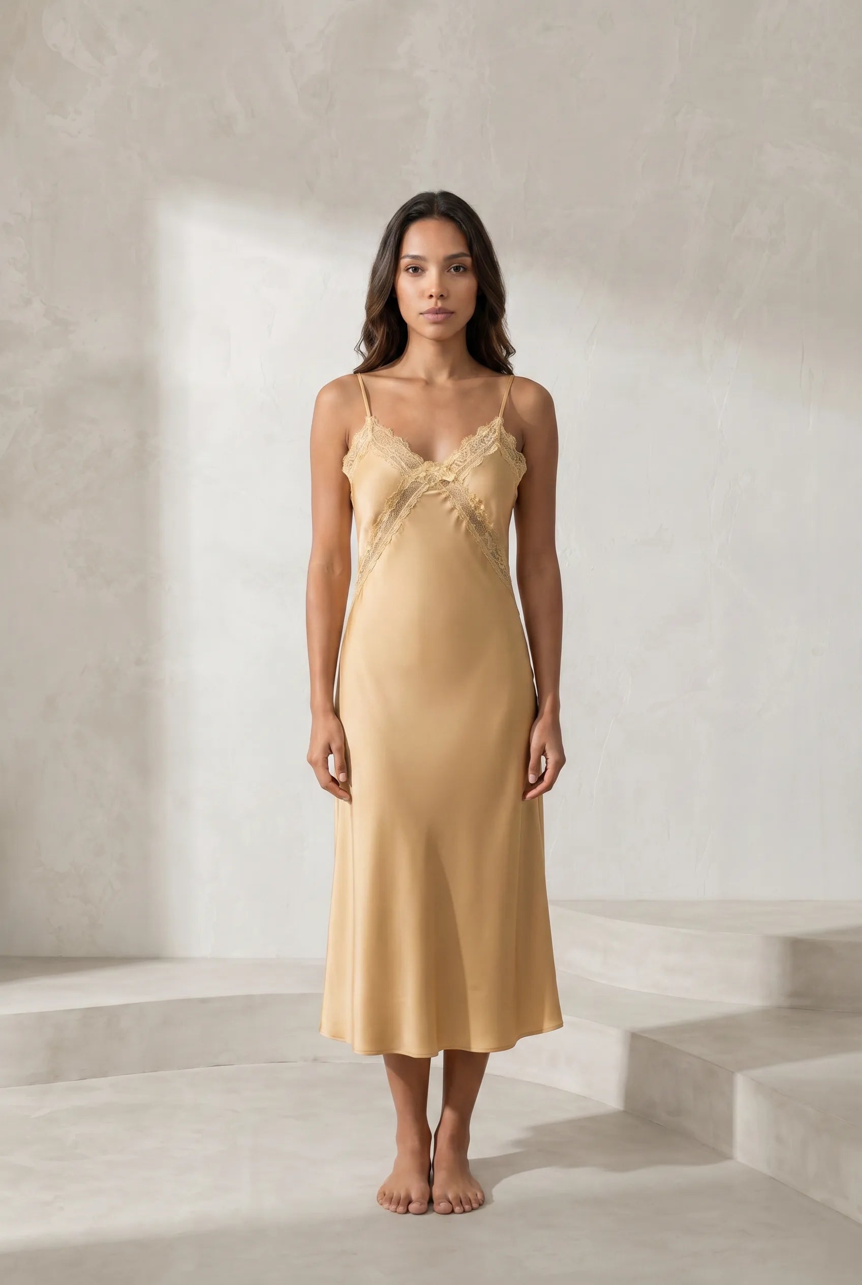 Robe midi satinée à bretelles | Lounelle Paris