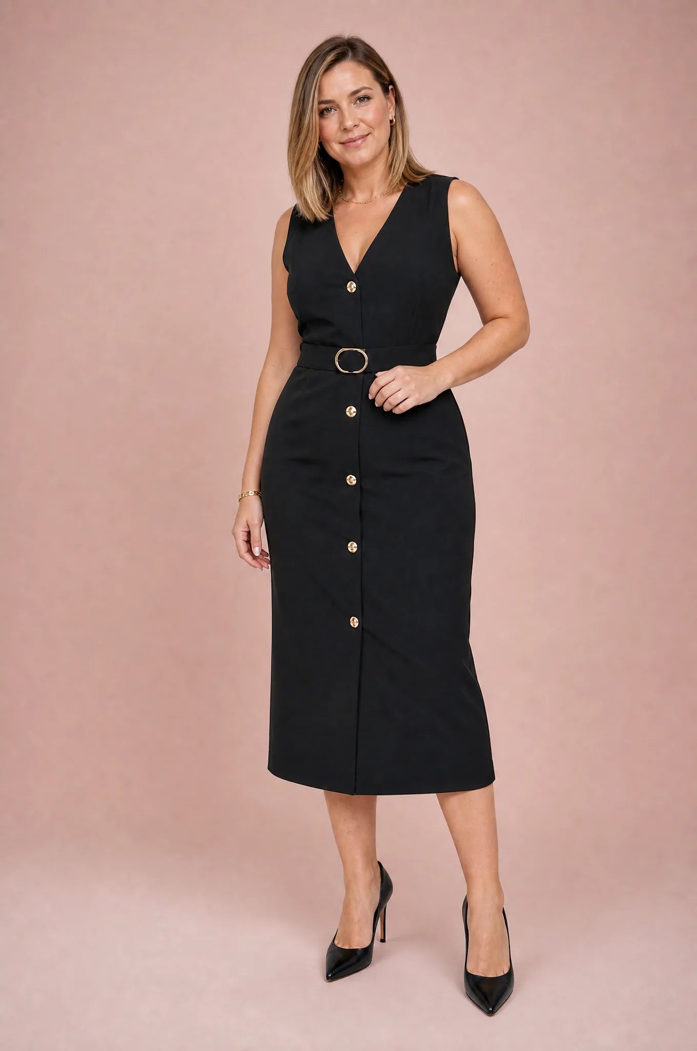 Robe noire col V ceinturée | Porté sur une autre silhouette | Lounelle Paris