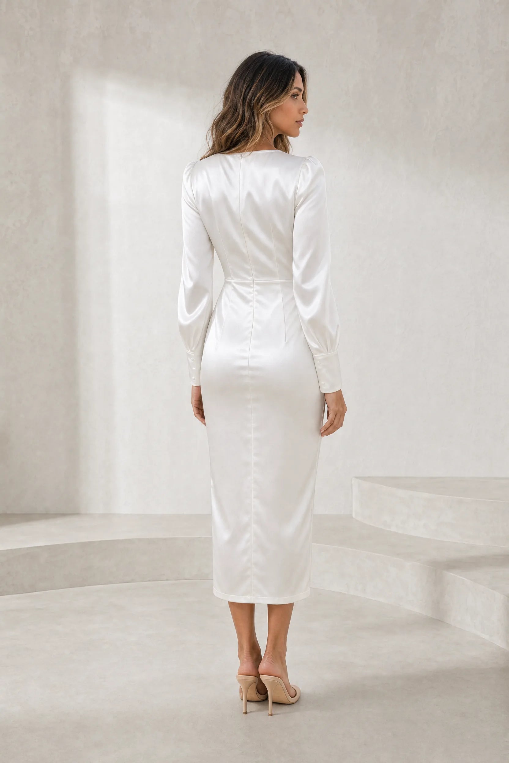 Robe satinée à col V | Lounelle Paris