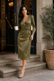 Robe satinée à col V | Variante Vert - Lifestyle | Lounelle Paris