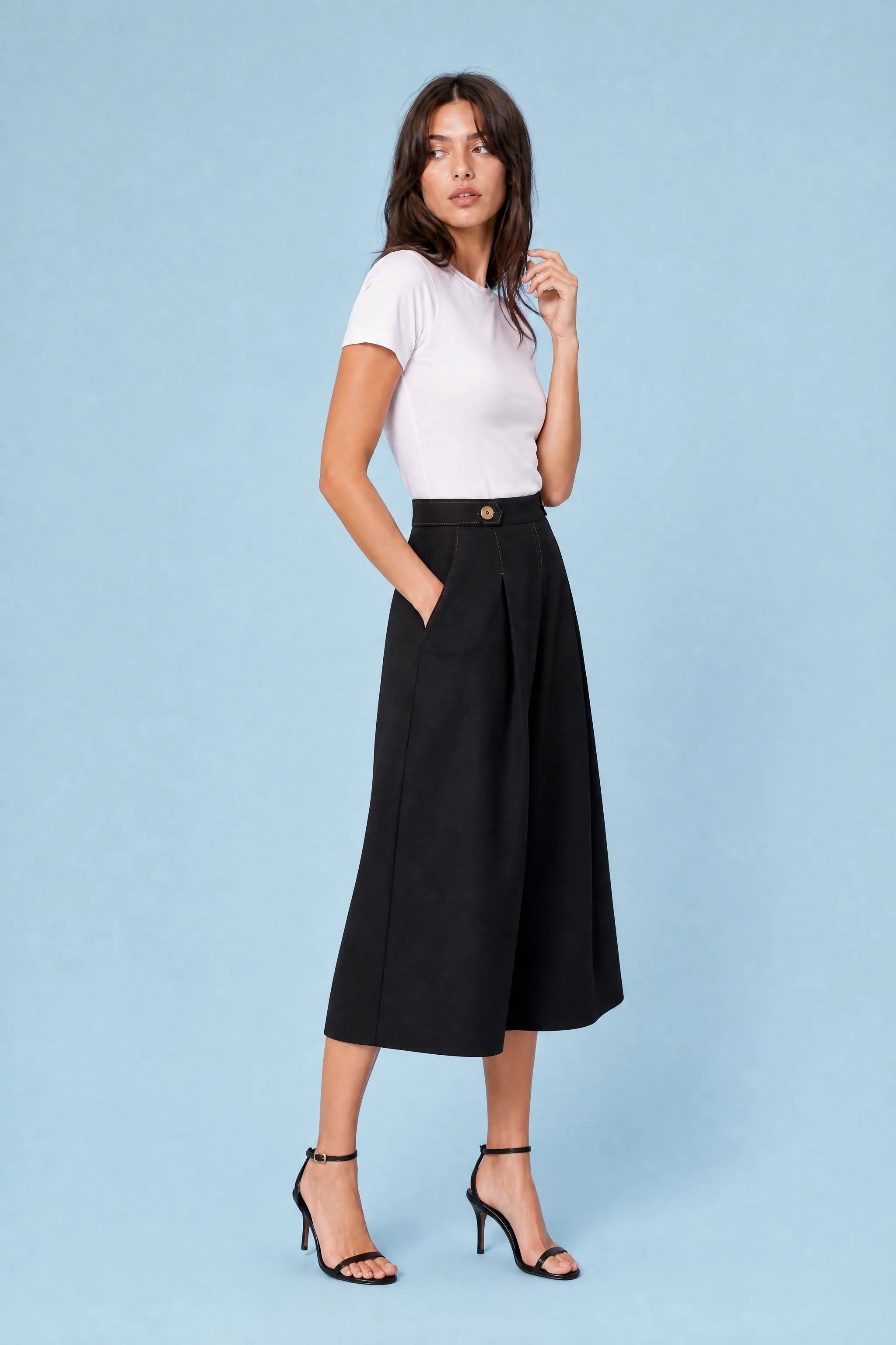 Short jupe-culotte noir taille haute | Vue de profil | Lounelle Paris