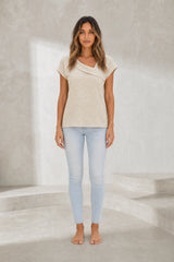 T-shirt beige col asymétrique drapé