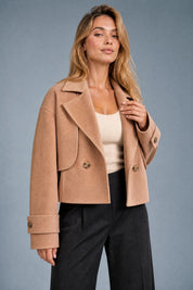 Veste courte marron ample à revers | Vue rapprochée | Lounelle Paris
