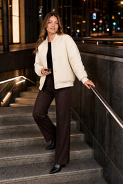 Veste matelassée ample col montant | Variante Beige - Lifestyle | Lounelle Paris